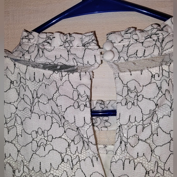 Torrid white blouse - Picture 3 of 5